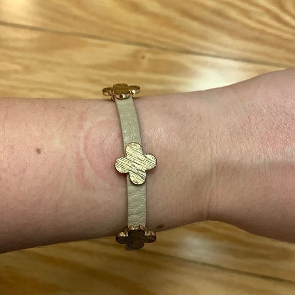 Leather and Gold Four Leaf Clover shaped bracelet - Picture 1 of 4